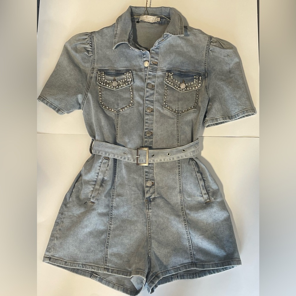 I am selling a romper with diamond pockets ! Great material!